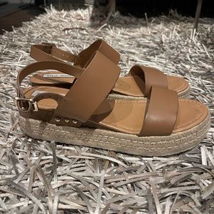 Steve Madden Catia platform sandals. Size 10. Gently worn.